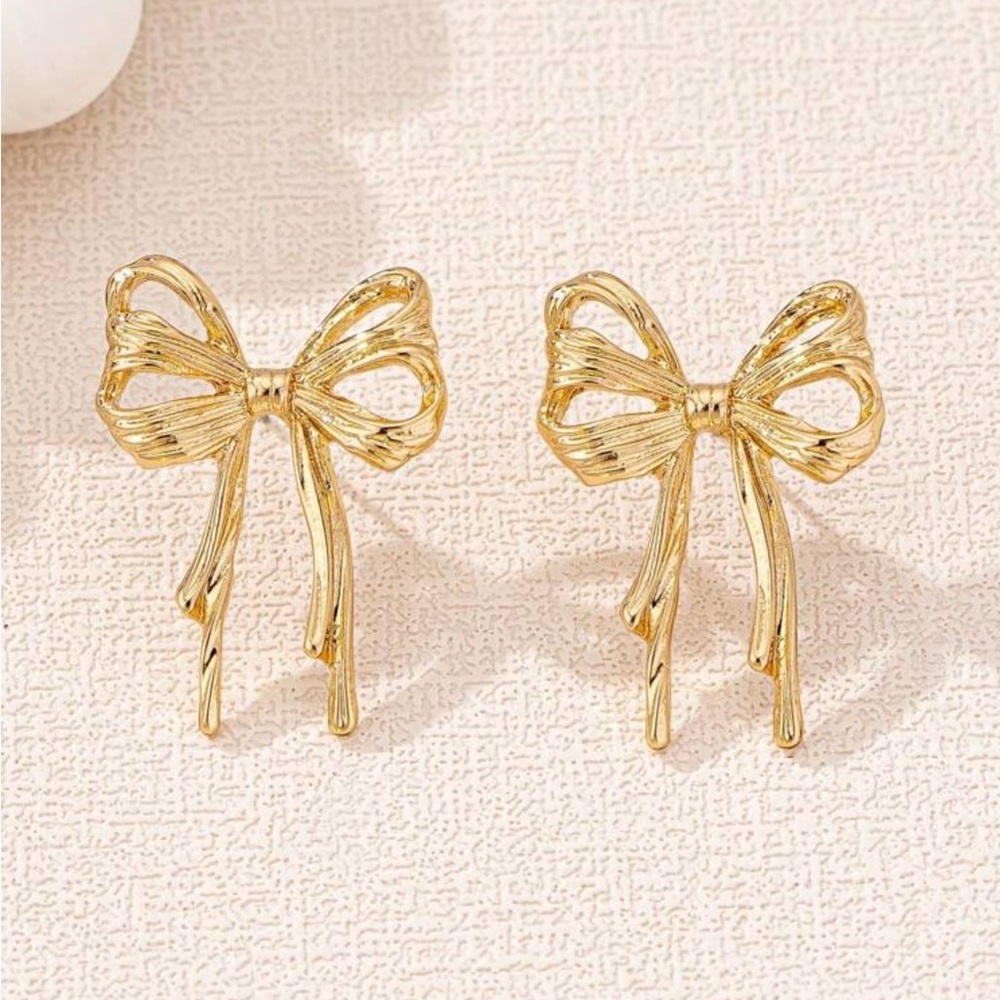 ✨Elegant Gold tone Bow Hypoallergenic Earrings - Picture 2 of 5